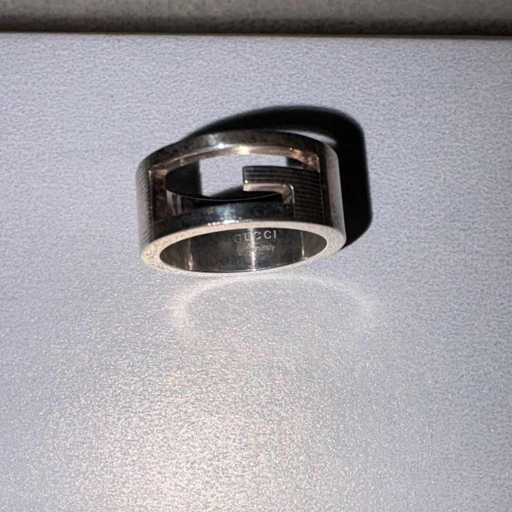 Authentic Silver Gucci pinky ring - Picture 3 of 4